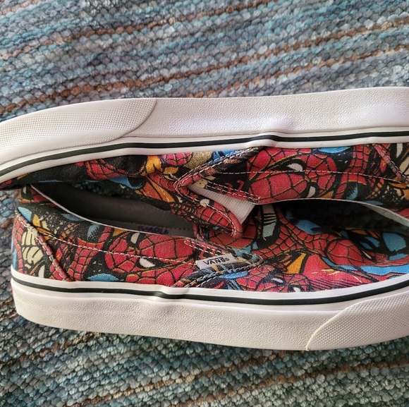 Vans x Marvel Spider-Man Slip ons - Picture 9 of 10